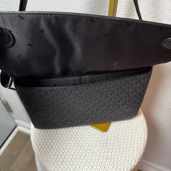 Michael kors Cooper Black Flat Camera Crossbody Bag - Picture 6 of 13
